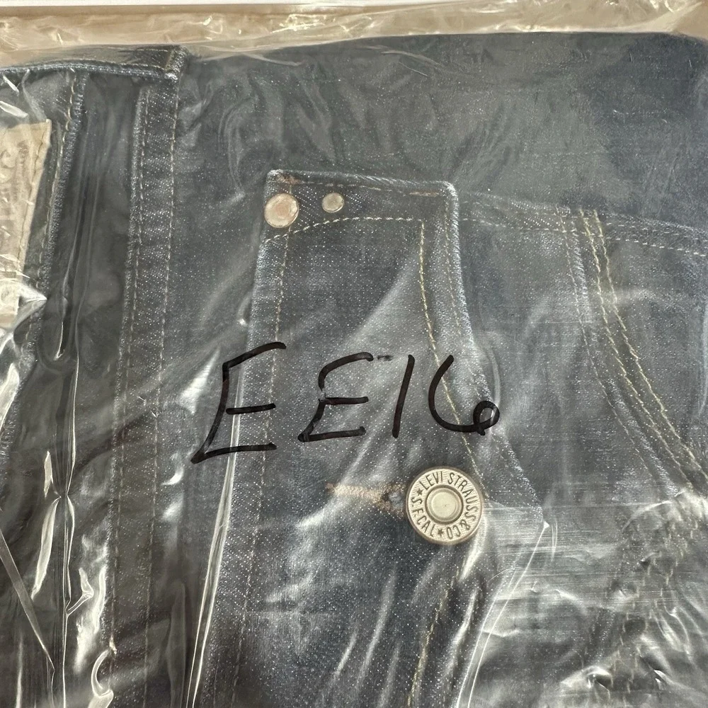 Levis 505 Straight Leg Jeans Dark Wash Blue Button Flap Pocket Denim Women 32x34